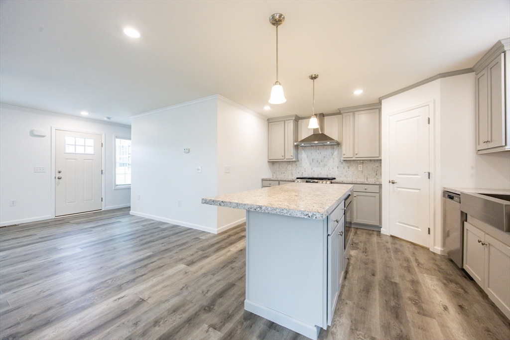 North Attleboro, Massachusetts 02760, United States, 2 Bedrooms Bedrooms, ,2 BathroomsBathrooms,Residential,Active,167122