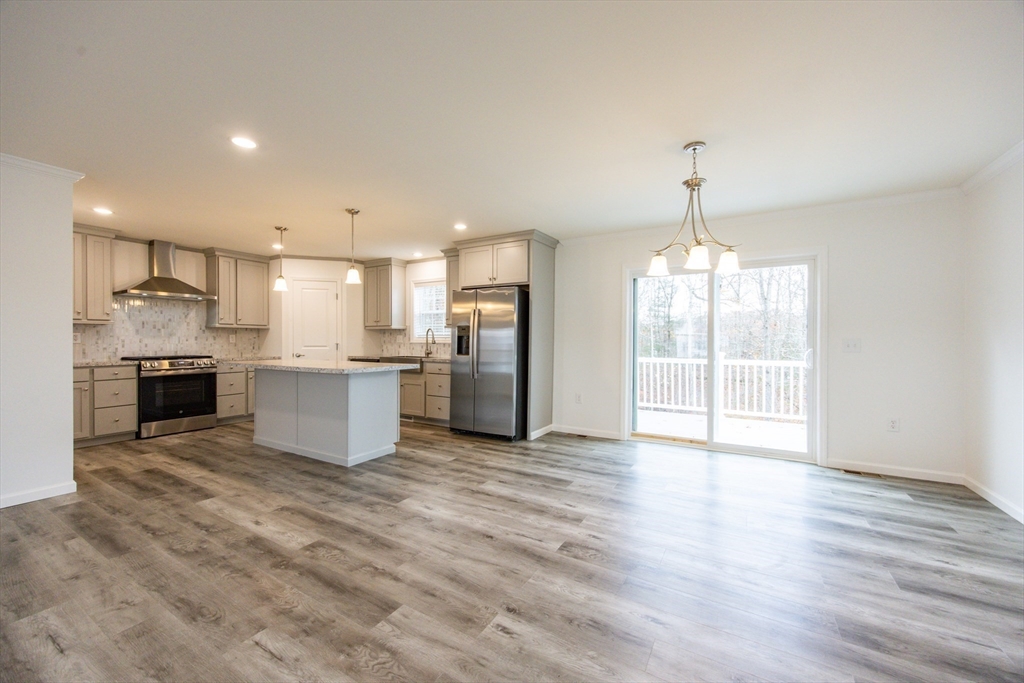 North Attleboro, Massachusetts 02760, United States, 2 Bedrooms Bedrooms, ,2 BathroomsBathrooms,Residential,Active,167122