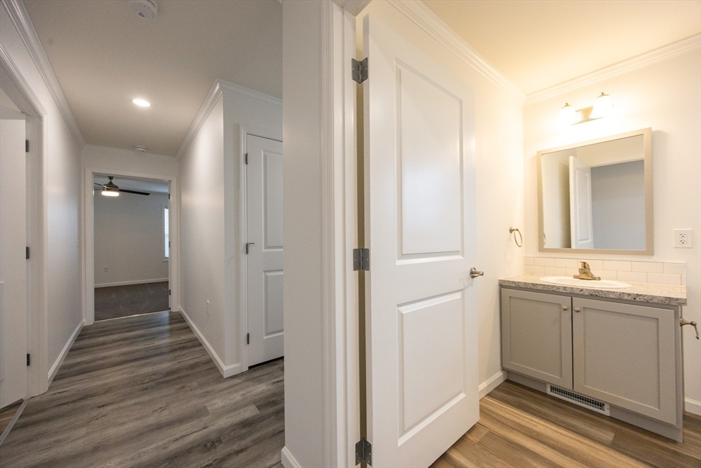 North Attleboro, Massachusetts 02760, United States, 2 Bedrooms Bedrooms, ,2 BathroomsBathrooms,Residential,Active,167122