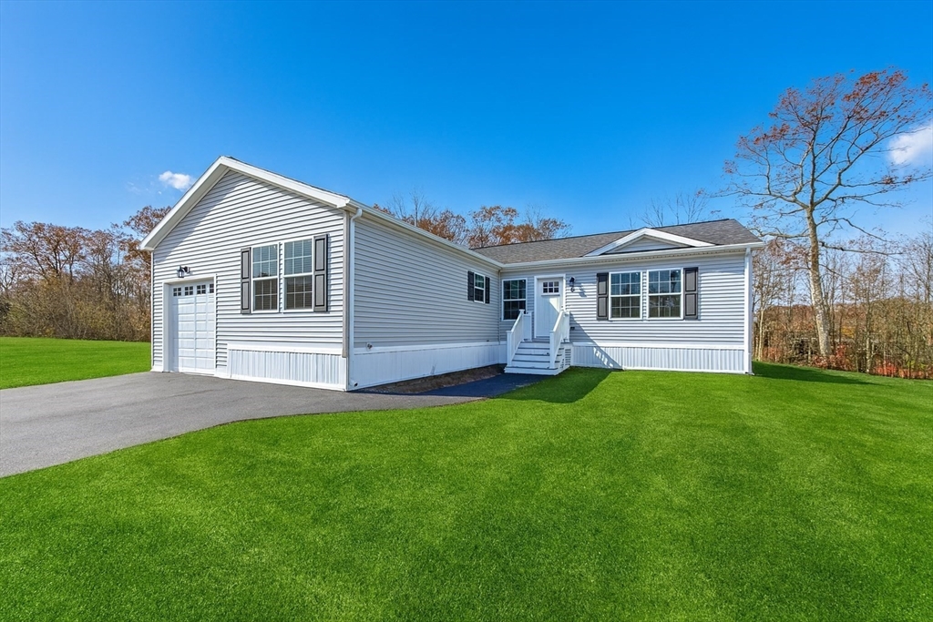 North Attleboro, Massachusetts 02760, United States, 2 Bedrooms Bedrooms, ,2 BathroomsBathrooms,Residential,Active,167122