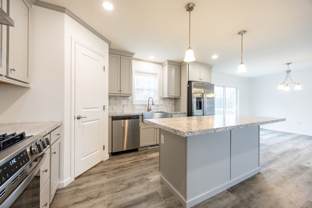 North Attleboro, Massachusetts 02760, United States, 2 Bedrooms Bedrooms, ,2 BathroomsBathrooms,Residential,Active,167122