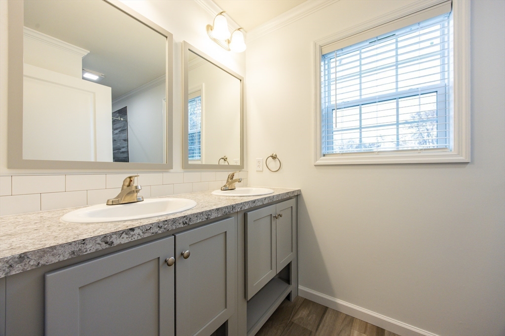 North Attleboro, Massachusetts 02760, United States, 2 Bedrooms Bedrooms, ,2 BathroomsBathrooms,Residential,Active,167122