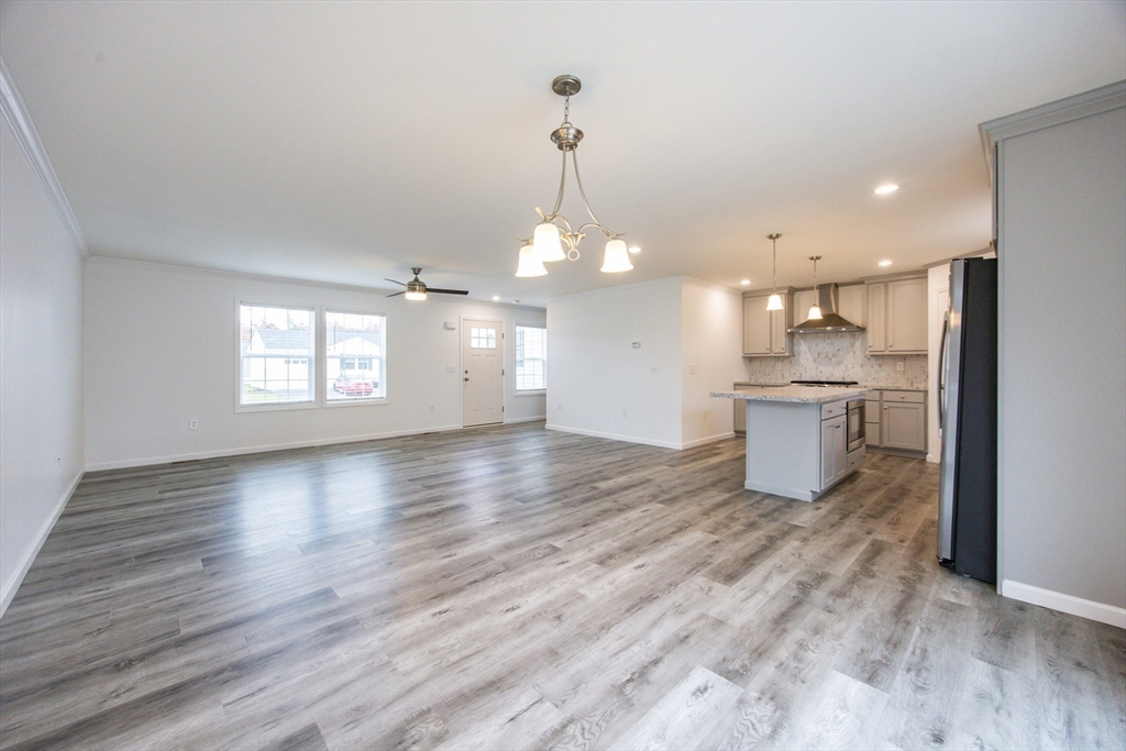 North Attleboro, Massachusetts 02760, United States, 2 Bedrooms Bedrooms, ,2 BathroomsBathrooms,Residential,Active,167122