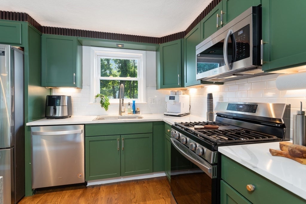 29 Clinton Ave, Saugus, MA Photo #10