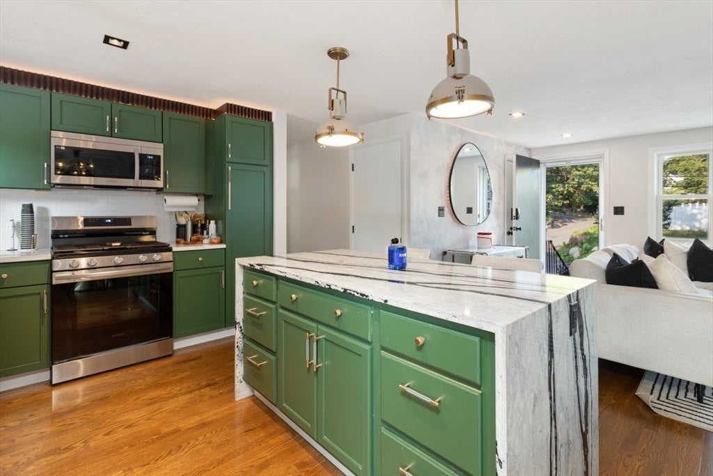29 Clinton Ave, Saugus, MA Photo #11