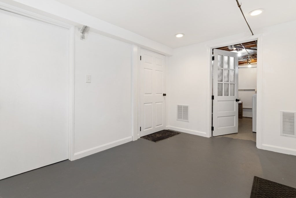29 Clinton Ave, Saugus, MA Photo #34