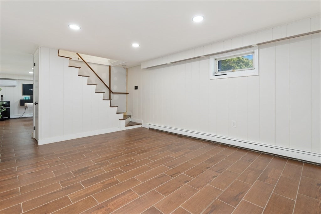 29 Clinton Ave, Saugus, MA Photo #32