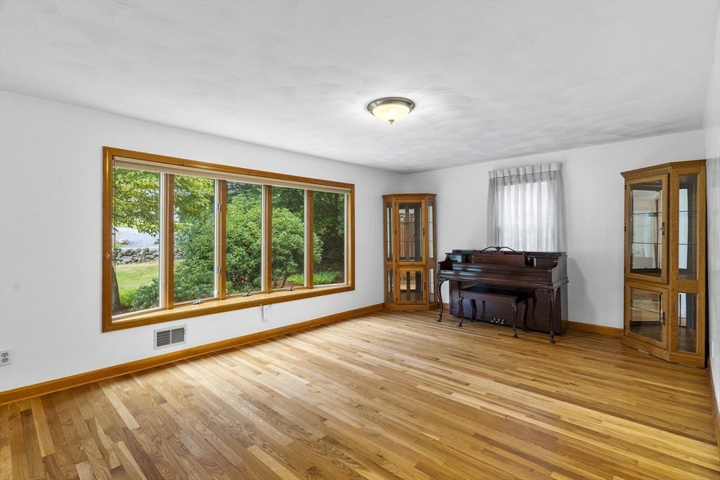730 Lindsey St, Attleboro, MA Photo #16