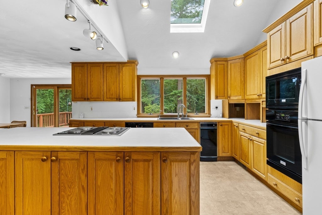 730 Lindsey St, Attleboro, MA Photo #7