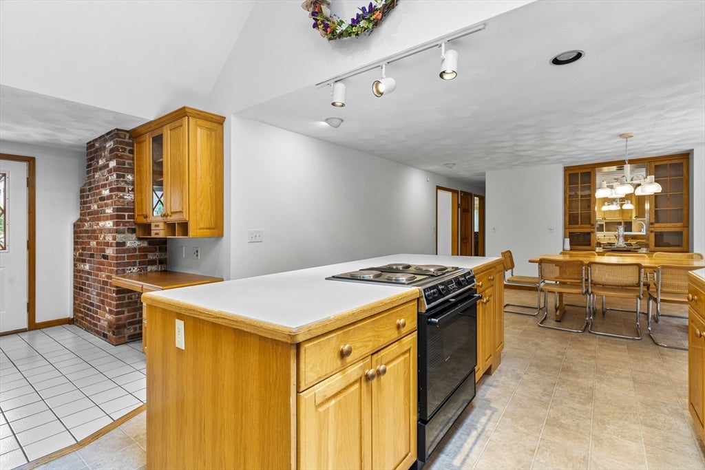 730 Lindsey St, Attleboro, MA Photo #11