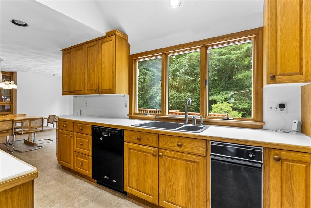 730 Lindsey St, Attleboro, MA Photo #10