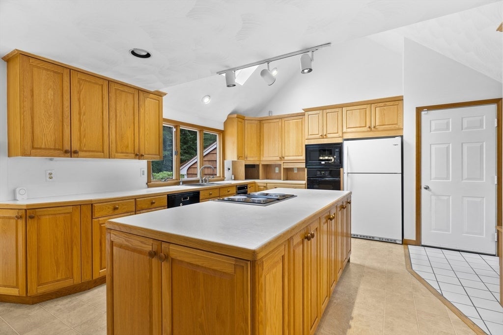 730 Lindsey St, Attleboro, MA Photo #9