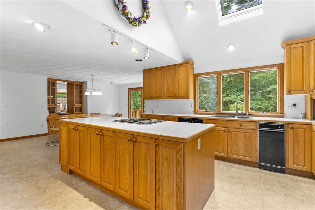 730 Lindsey St, Attleboro, MA Photo #6
