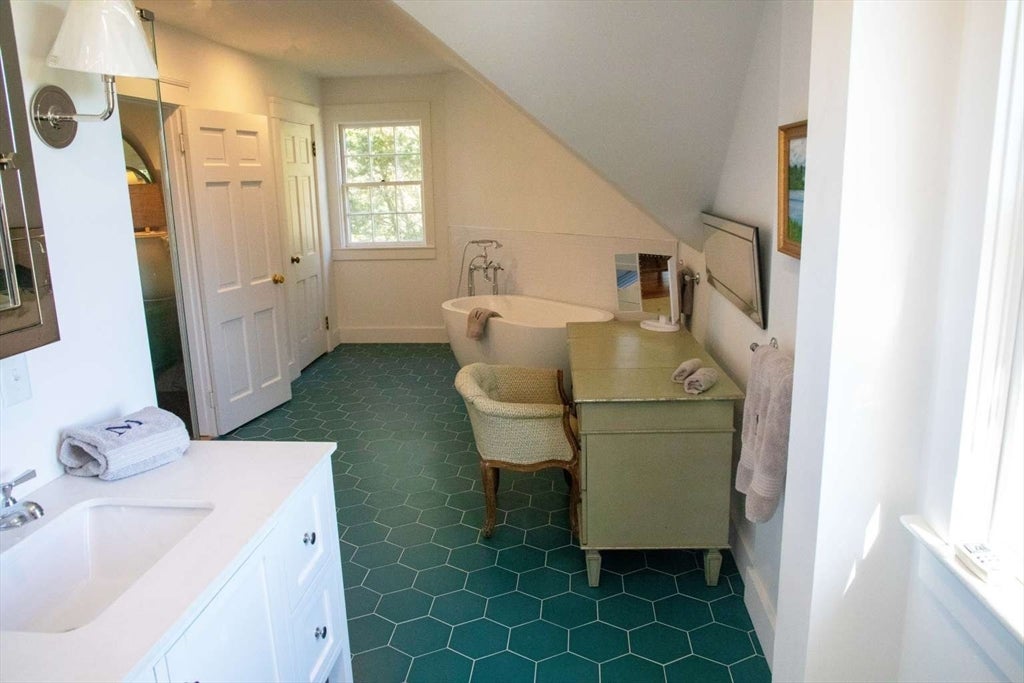 512 River Road, Westport, MA Photo #25