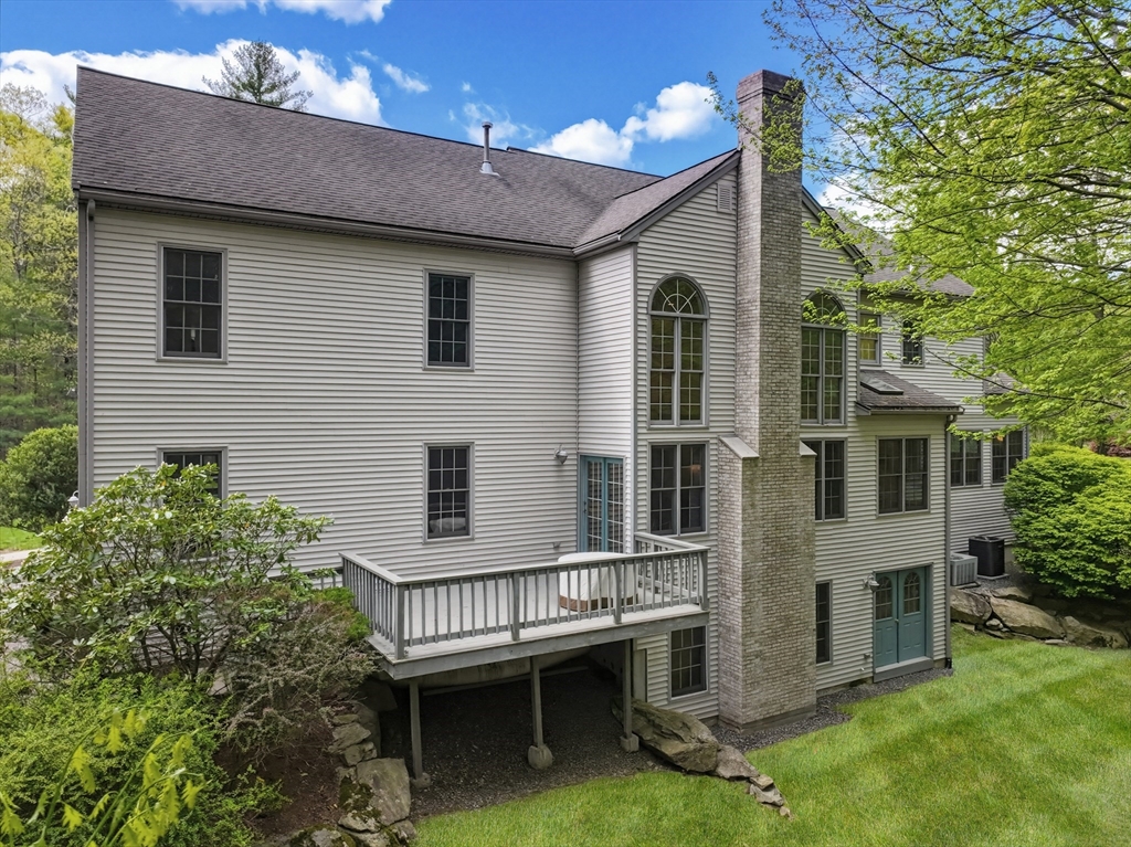 10 Timber Ledge Drive