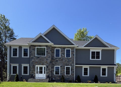 Photo of 1 Rams Gate Place, Shrewsbury, MA 01545 (MLS # 73561933)