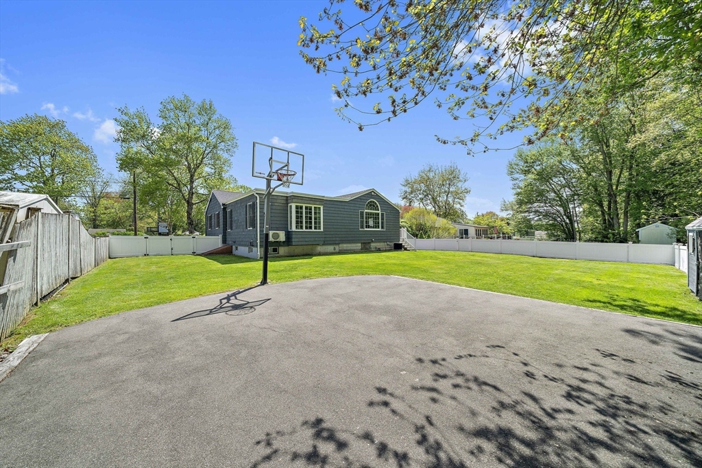 30 Roseen Rd