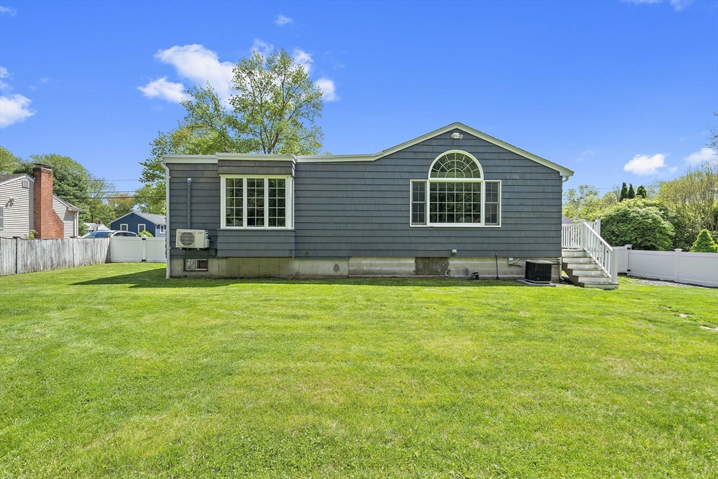 30 Roseen Rd