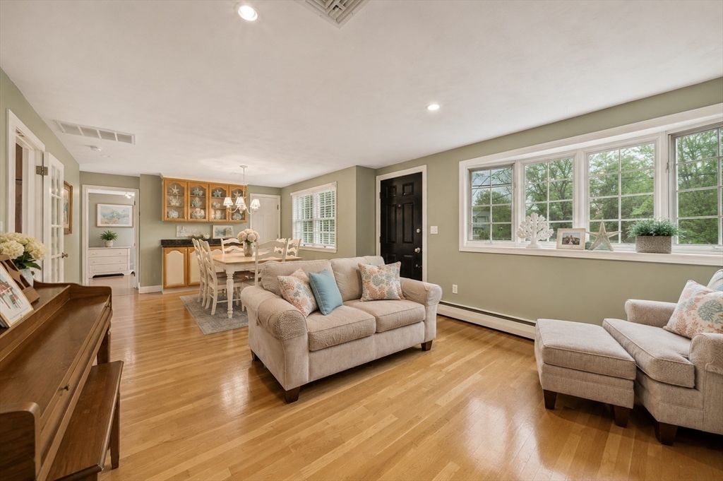 30 Roseen Rd