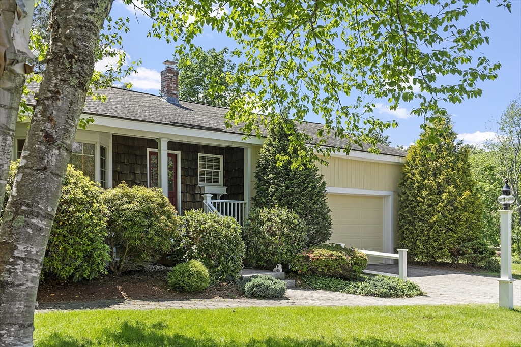 9 Bateson Dr
