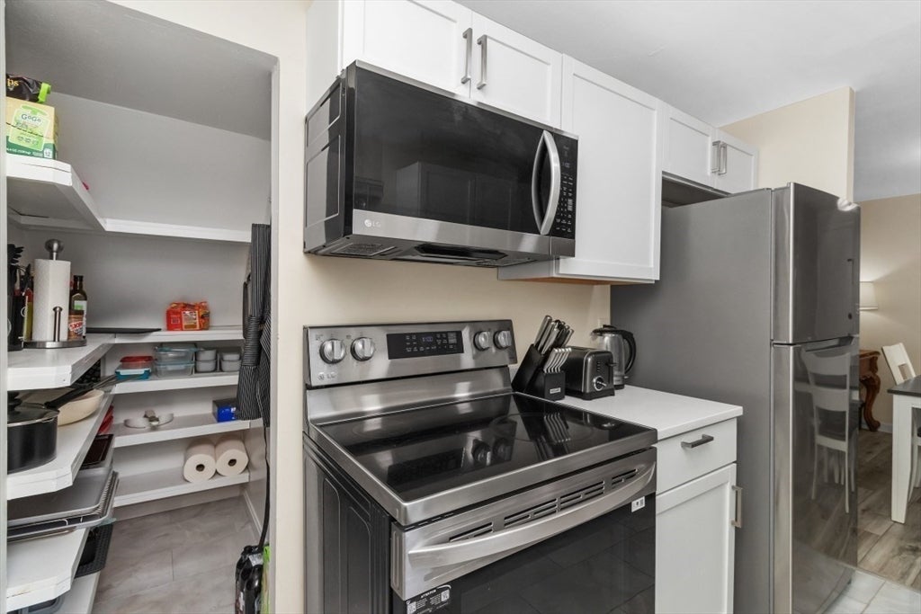 208 Bishop Dr 208