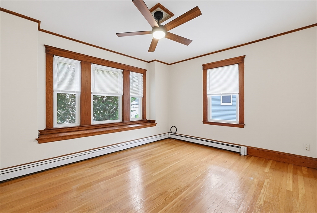 1096 Main St 3