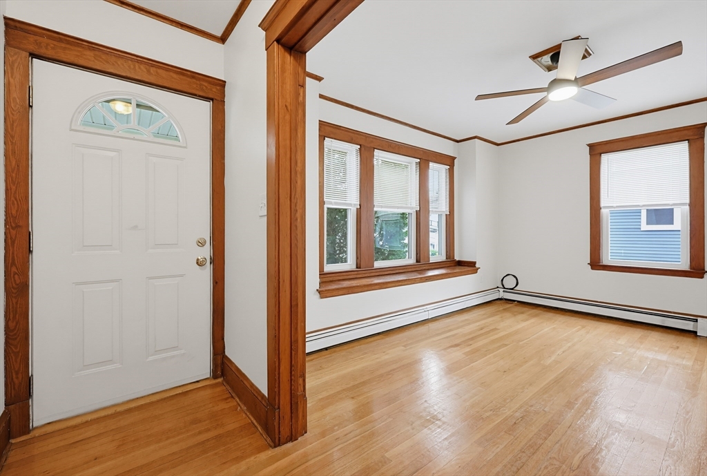 1096 Main St 3