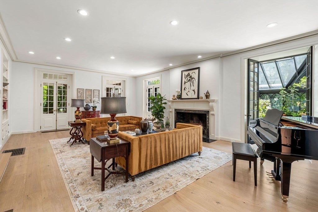 372 Warren St, Brookline, MA, 372 Warren St, Brookline, MA Photo #7