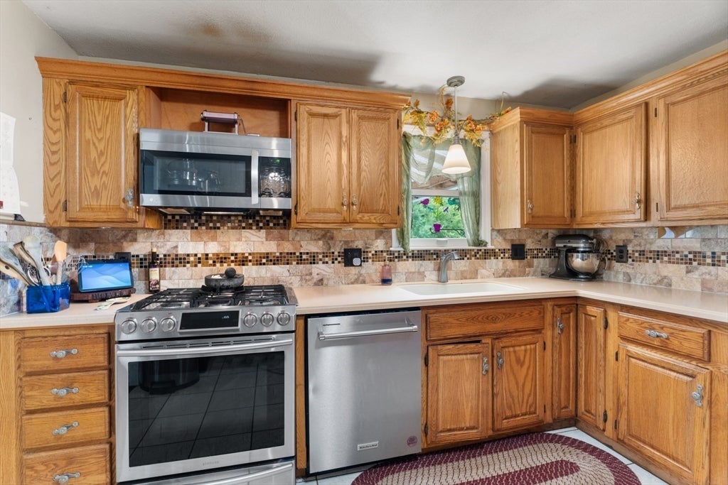 1236 Woonsocket Hill Road, North Smithfield, RI, 1236 Woonsocket Hill Road, North Smithfield, RI Photo #8