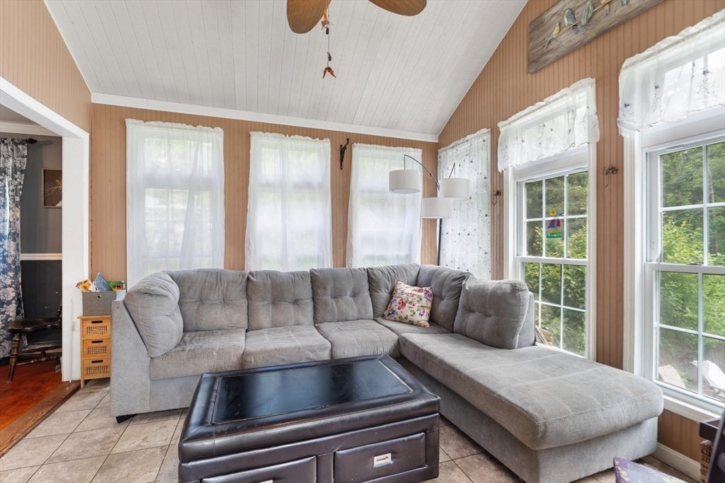 1236 Woonsocket Hill Road, North Smithfield, RI, 1236 Woonsocket Hill Road, North Smithfield, RI Photo #11