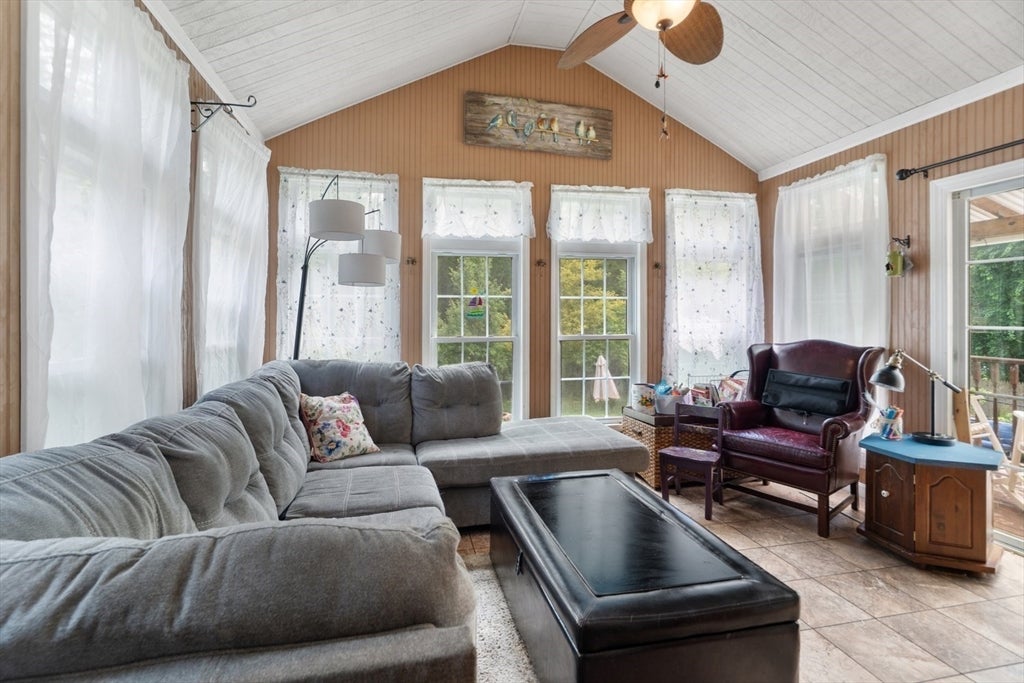1236 Woonsocket Hill Road, North Smithfield, RI, 1236 Woonsocket Hill Road, North Smithfield, RI Photo #12