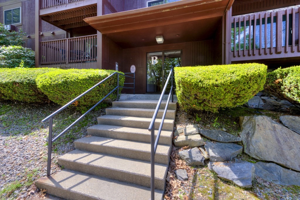340 Sunderland Rd 2