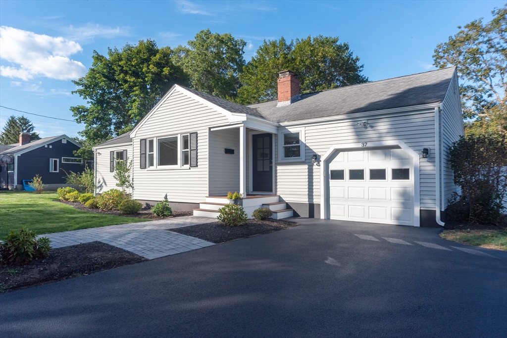 37 Gates Ave