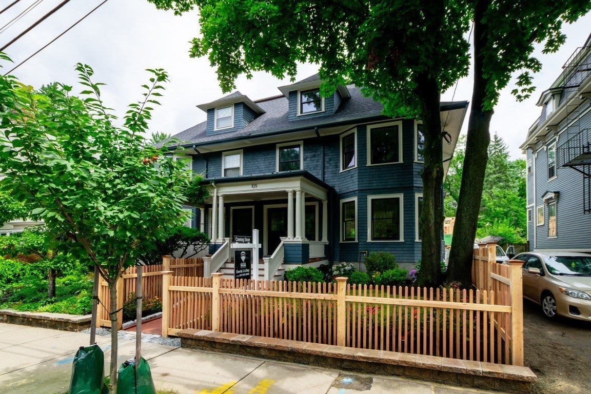 Photo of 109 Lake View Ave, Cambridge, MA