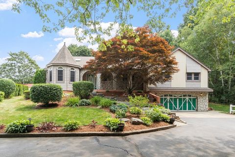 1381 Hildreth St Dracut MA 01826