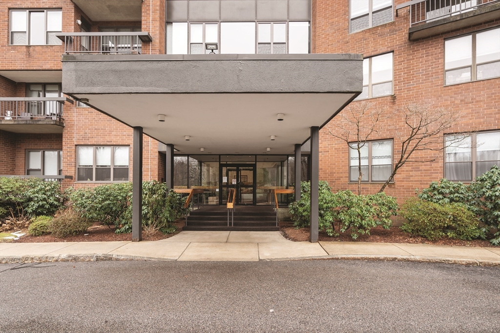 210 Nahanton Street 404