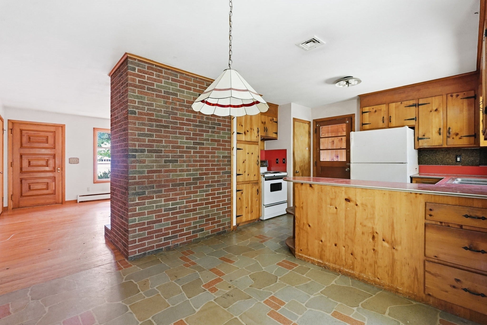 46 Spencer St, Agawam, MA Photo #10