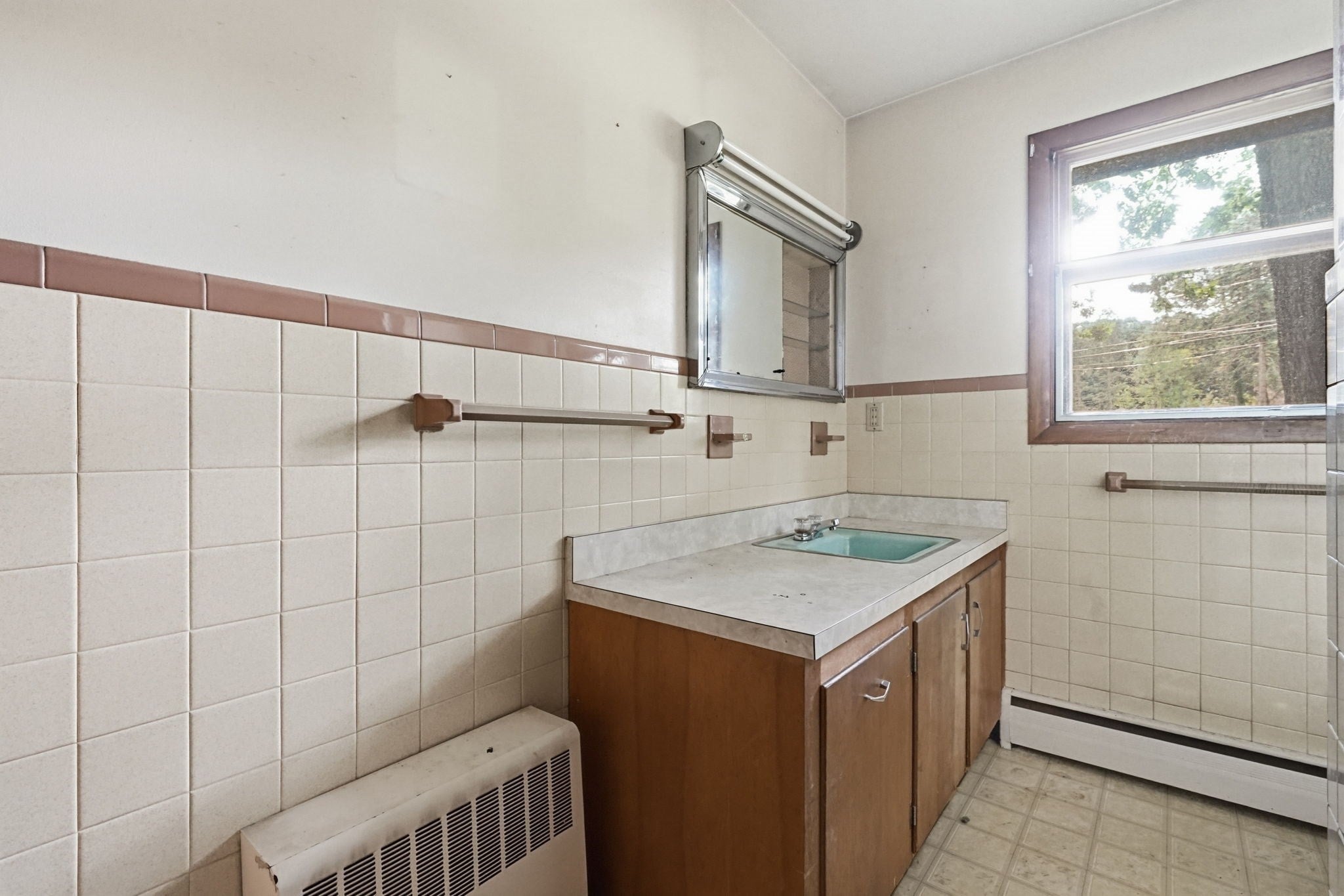 46 Spencer St, Agawam, MA Photo #22