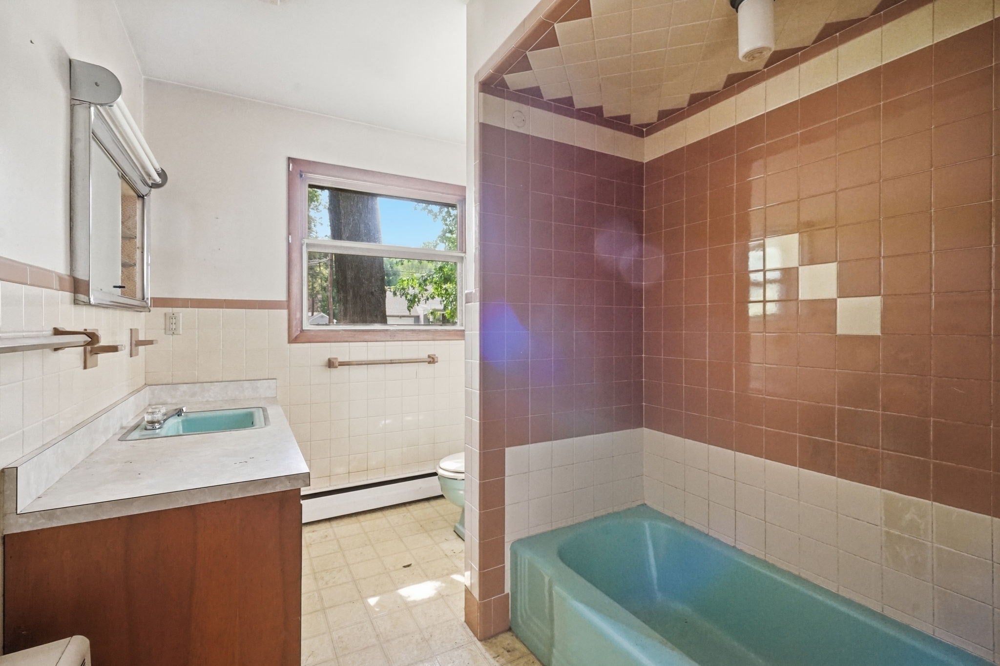 46 Spencer St, Agawam, MA Photo #21