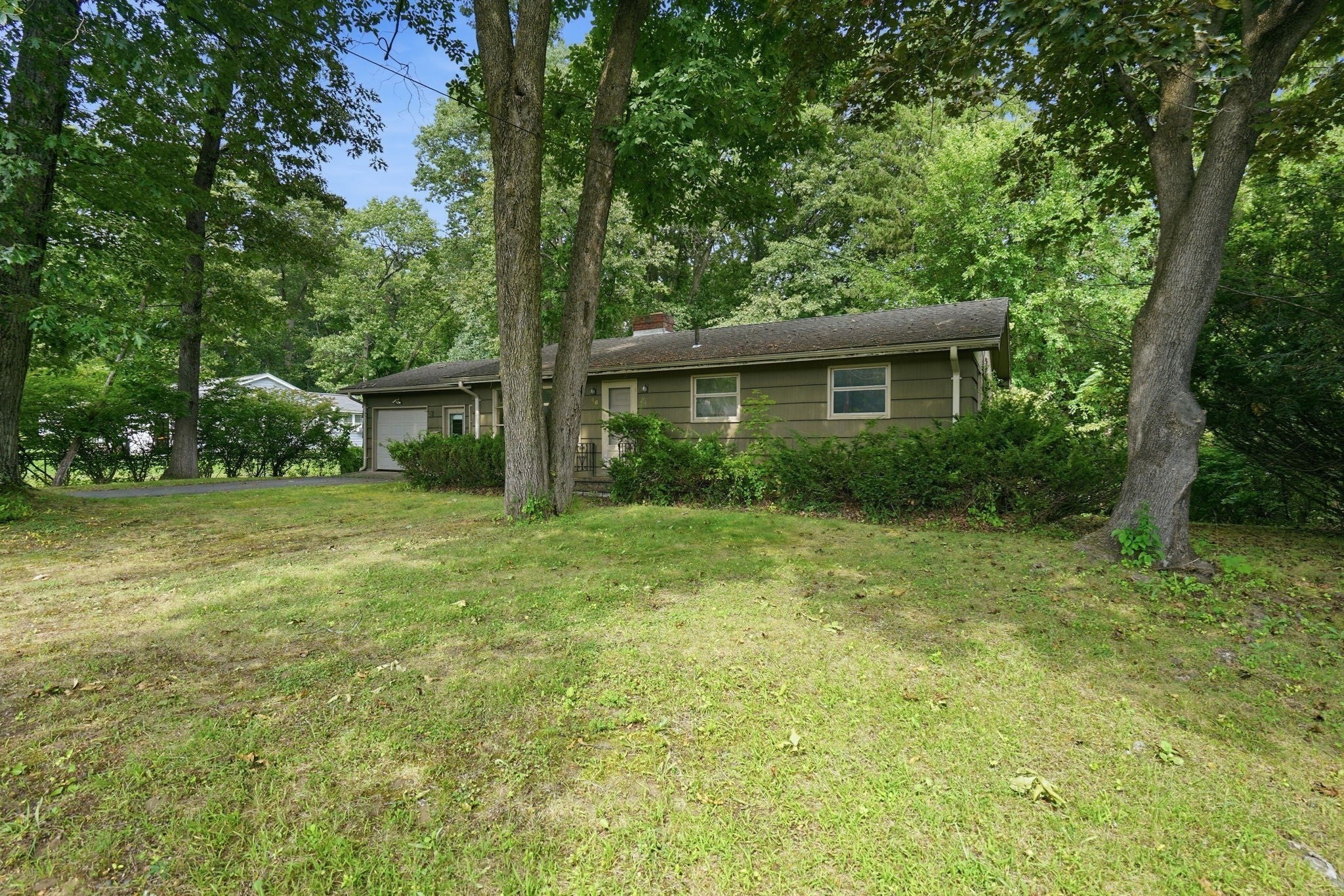 46 Spencer St, Agawam, MA Photo #28