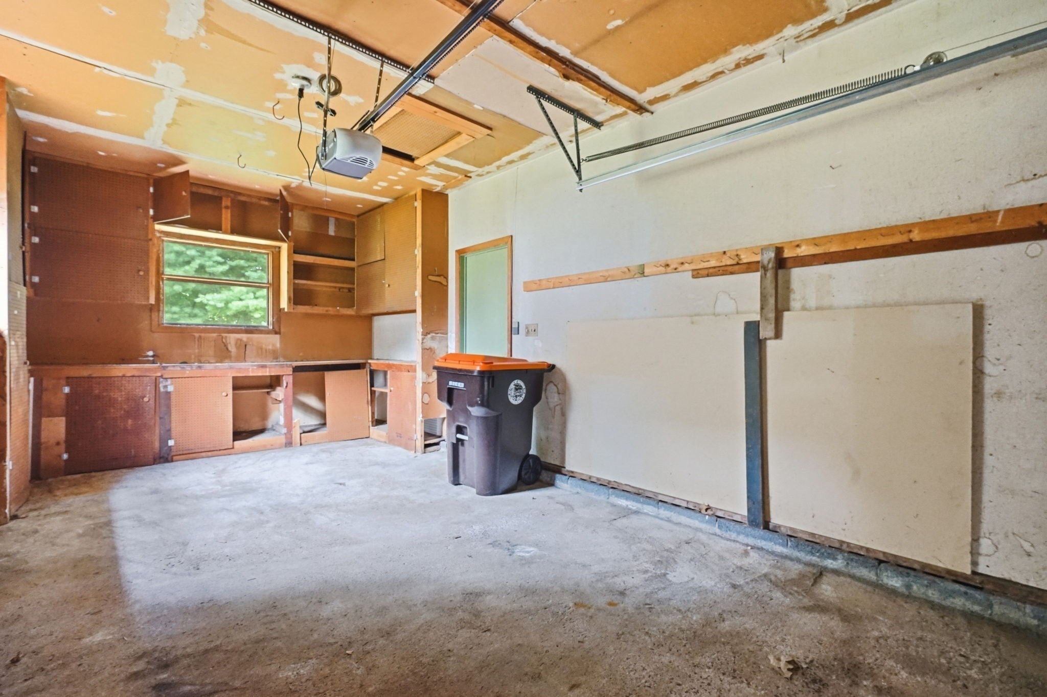 46 Spencer St, Agawam, MA Photo #24