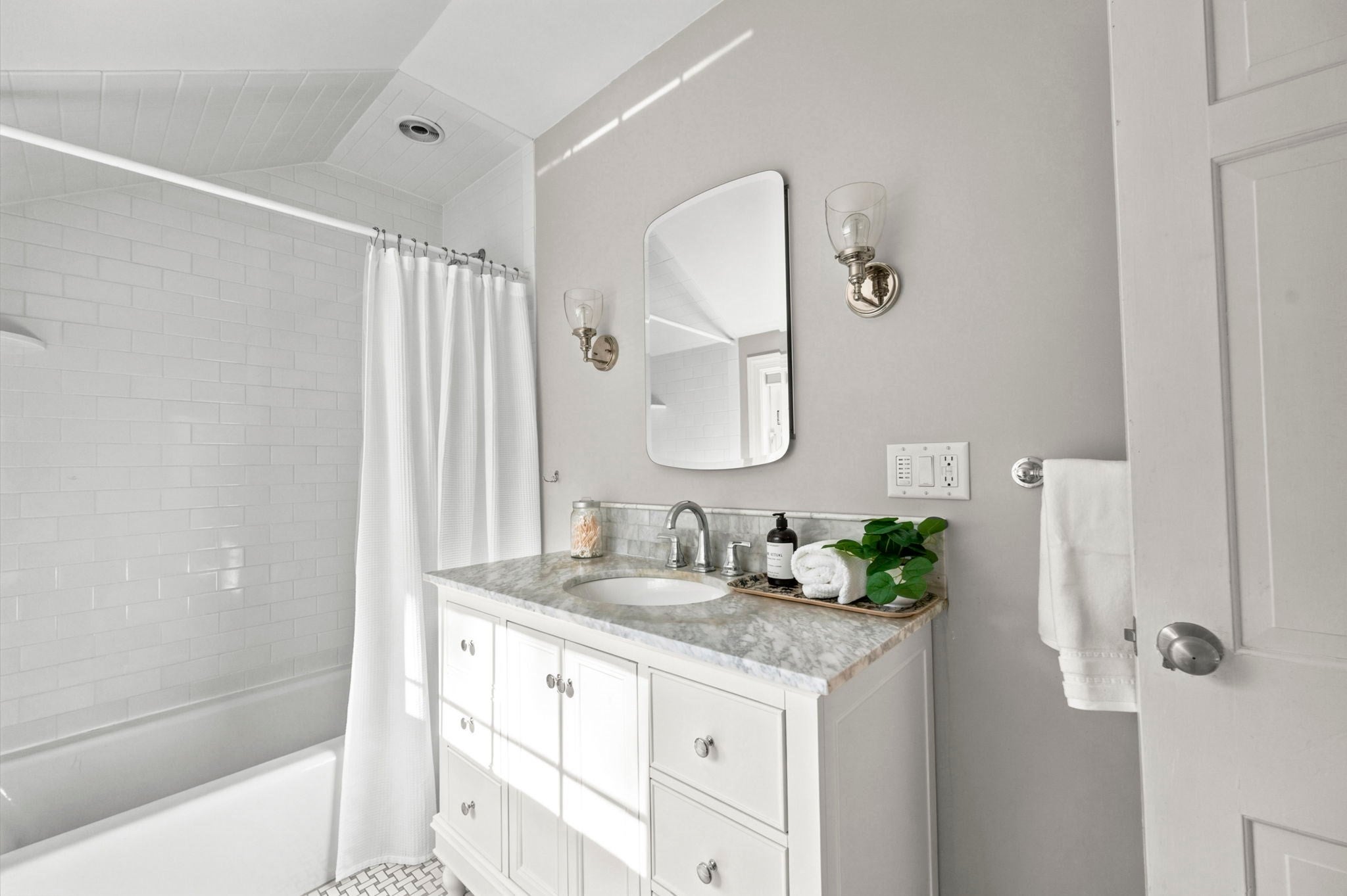 37 Century Ln, Milton, MA, 37 Century Ln, Milton, MA Photo #18