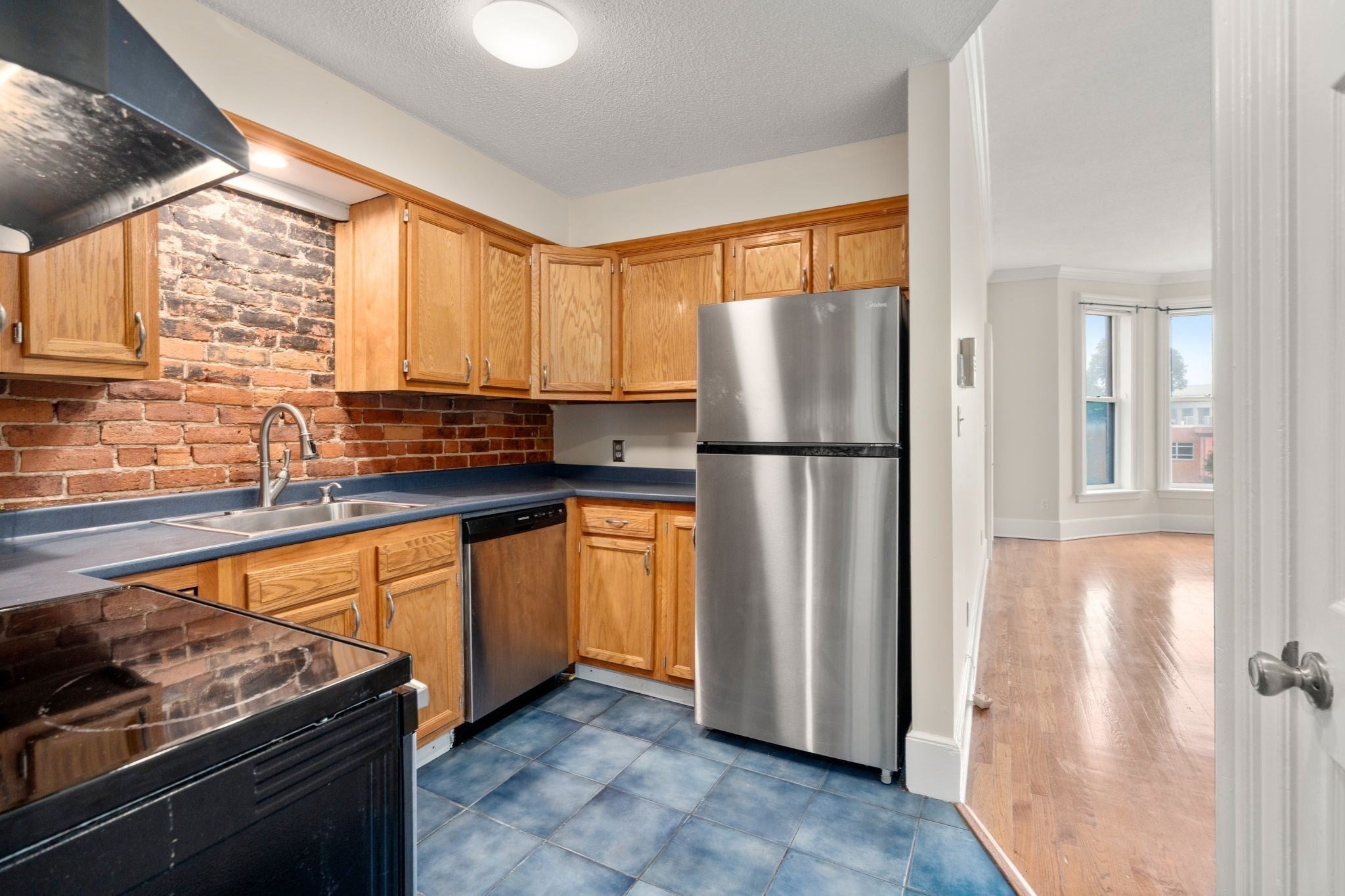 72 Temple ST #3, Springfield, MA Photo #4