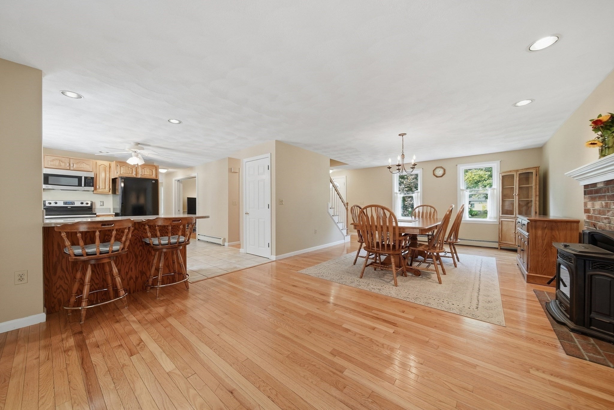 2 Nora Lane, Groveland, MA Photo #16