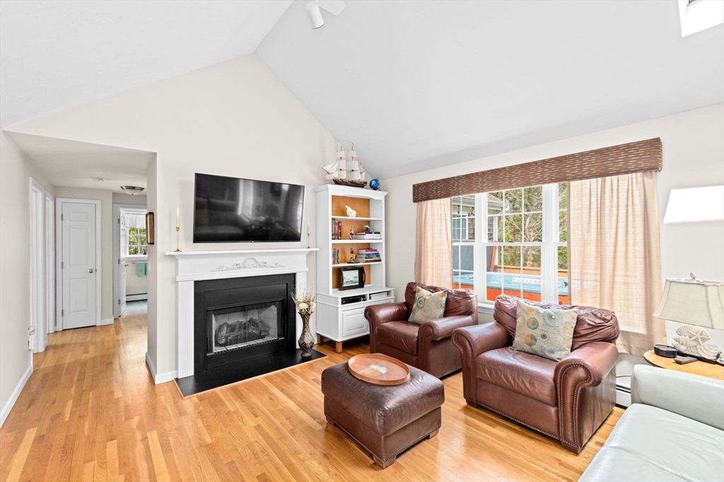 11 Quashnet Woods Drive