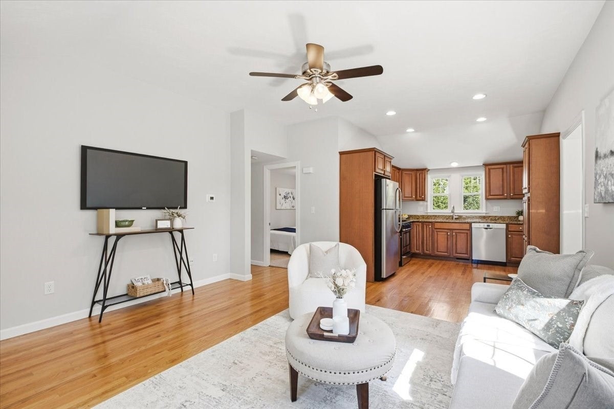 37 Brook ST, Mansfield, MA Photo #11
