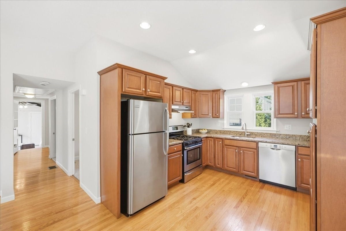 37 Brook ST, Mansfield, MA Photo #12