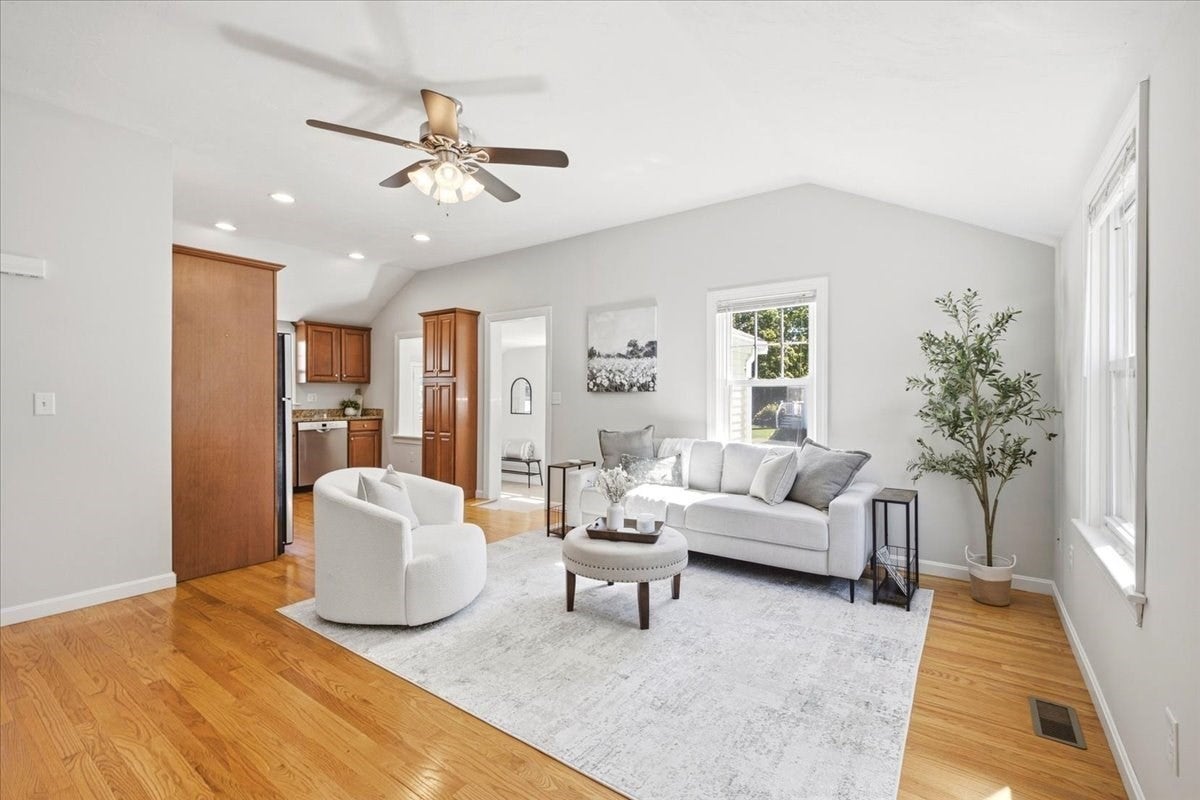 37 Brook ST, Mansfield, MA Photo #5
