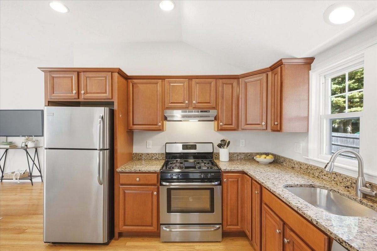 37 Brook ST, Mansfield, MA Photo #15