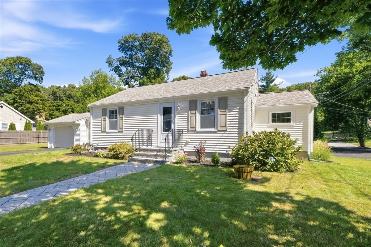 37 Brook ST, Mansfield, MA Photo #2